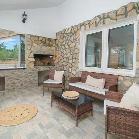 Holiday home Lovely In